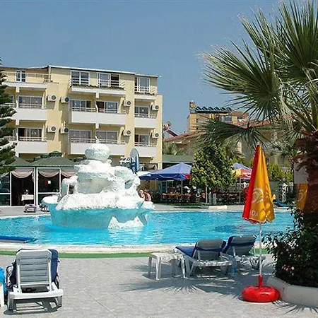Tropicana Garden كوشاداسيه